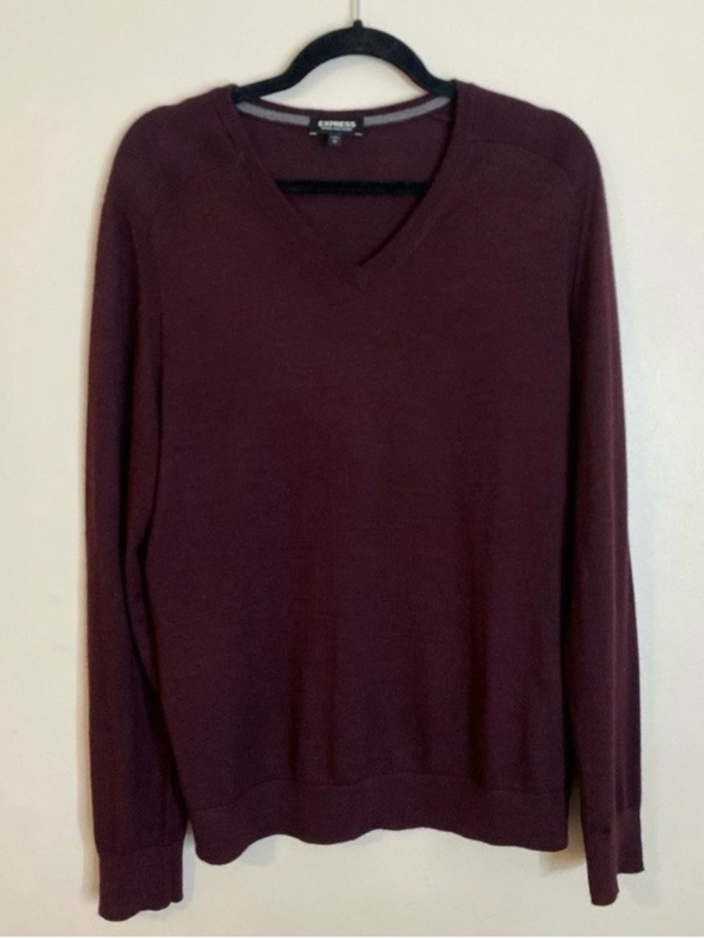 Express Merino Wool  V-Neck Sweater in Wine size Large Unisex